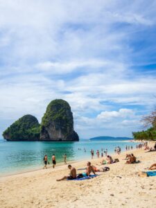 yoav-aziz-thailand-unsplash
